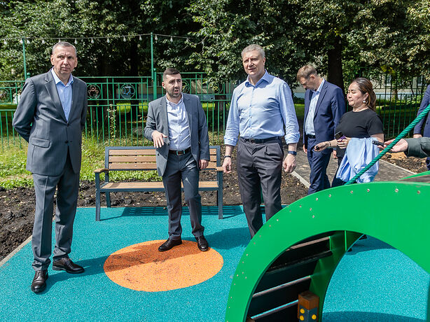 Благоустройство дворовых территорий в селе Каринское проверил Андрей Иванов Благоустройство дворовых территорий в селе Каринское проверил Андрей Иванов
